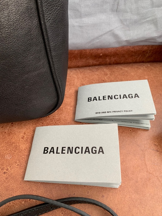 バレンシアガ  （ブランドバッグ）の商品画像 - 査定依頼日：2025年9月18日 - 最高査定価格：90,000円