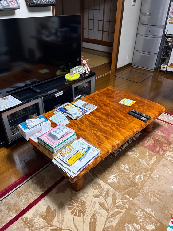 一枚板テーブル（美術品・骨董品）の商品画像 - 査定依頼日：2026年7月18日 - 最高査定価格：5,000円