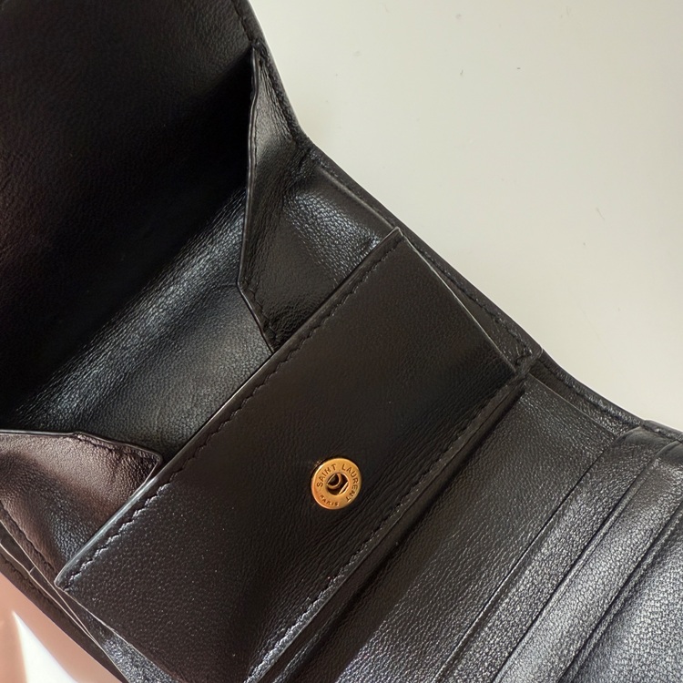 イブサンローラン  （ブランドバッグ）の商品画像 - 査定依頼日：2025年11月30日 - 最高査定価格：50,000円