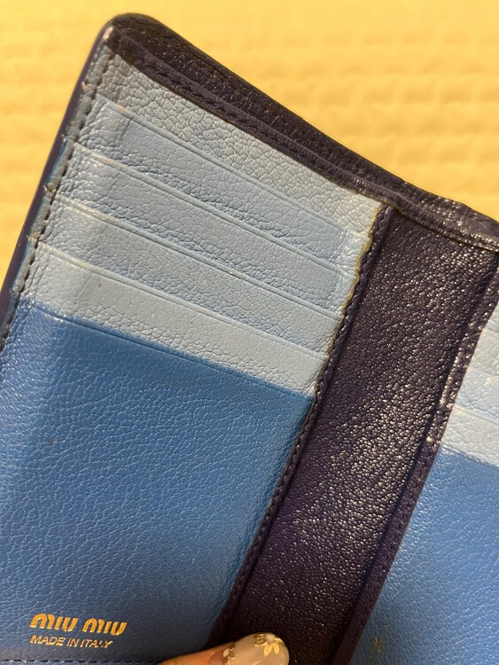 ミュウミュウ  （ブランドバッグ）の商品画像 - 査定依頼日：2025年5月8日 - 最高査定価格：3,000円