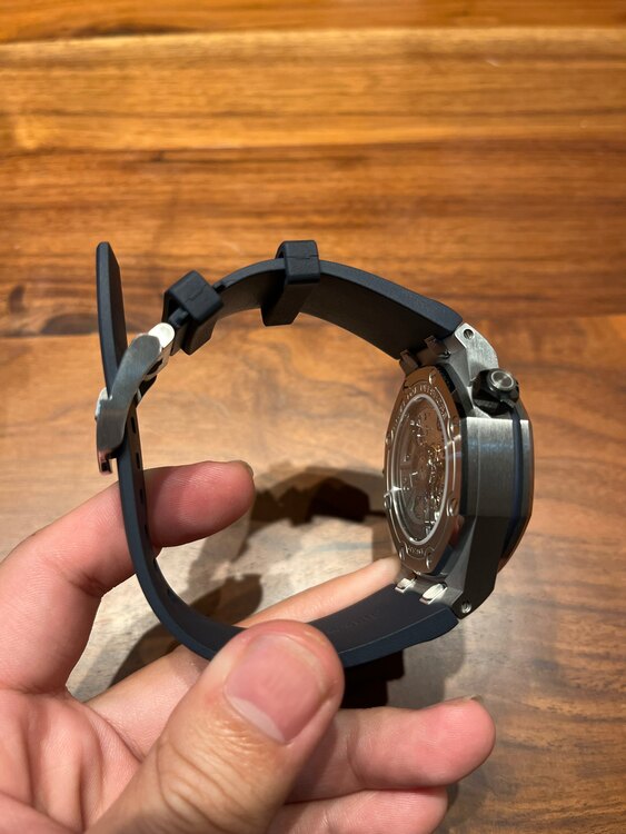 オーデマピゲ ロイヤルオークオフショア 15720ST.00.A027CA.0（高級時計）の商品画像 - 査定依頼日：2024年12月15日 - 最高査定価格：3,400,000円