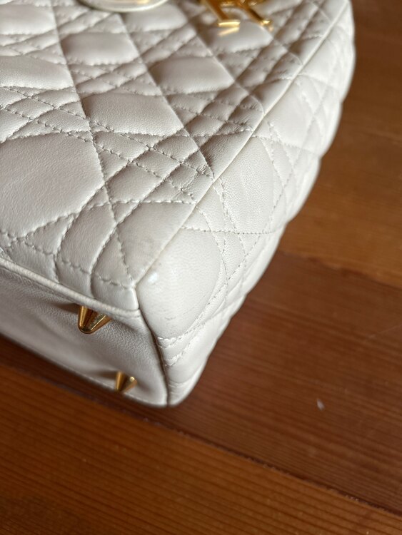 レディディオール（ブランドバッグ）の商品画像 - 査定依頼日：2025年5月18日 - 最高査定価格：250,000円