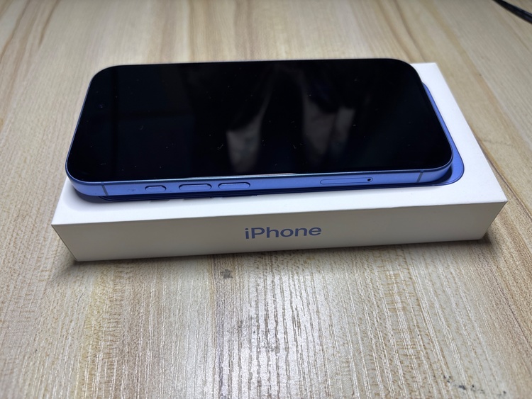 iPhone 16 128GB docomo（スマホ）の商品画像 - 査定依頼日：2026年4月1日 - 最高査定価格：80,000円