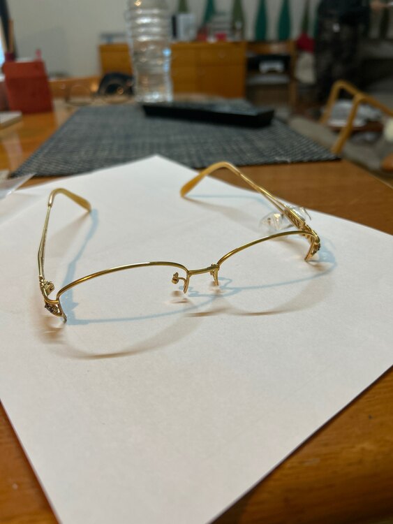 メガネフレーム（金・貴金属）の商品画像 - 査定依頼日：2025年4月26日 - 最高査定価格：250,000円