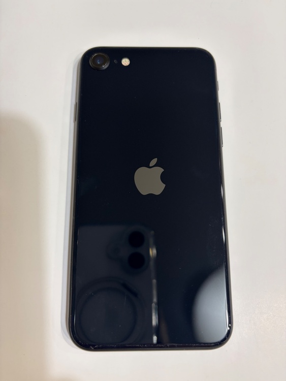 iPhone SE（スマホ）の商品画像 - 査定依頼日：2026年2月18日 - 最高査定価格：18,000円