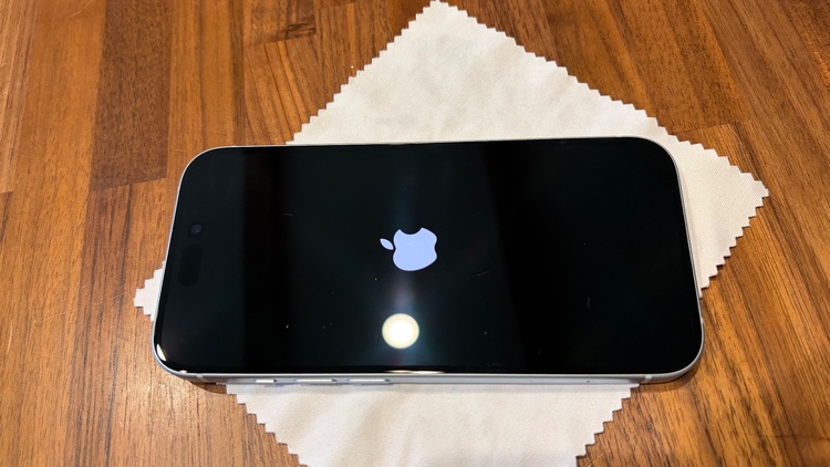 iPhone iPhone 15 128GB au（スマホ）の商品画像 - 査定依頼日：2026年7月30日 - 最高査定価格：63,000円