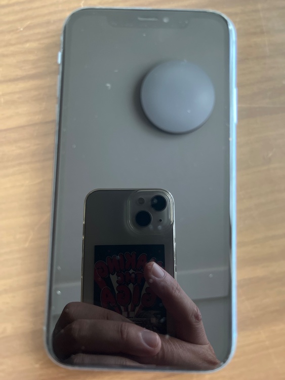 iPhone iPhoneXR 64GB au（スマホ）の商品画像 - 査定依頼日：2026年9月22日 - 最高査定価格：13,500円
