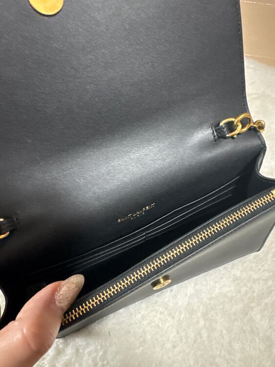 イブサンローラン  （ブランドバッグ）の商品画像 - 査定依頼日：2025年2月17日 - 最高査定価格：130,000円