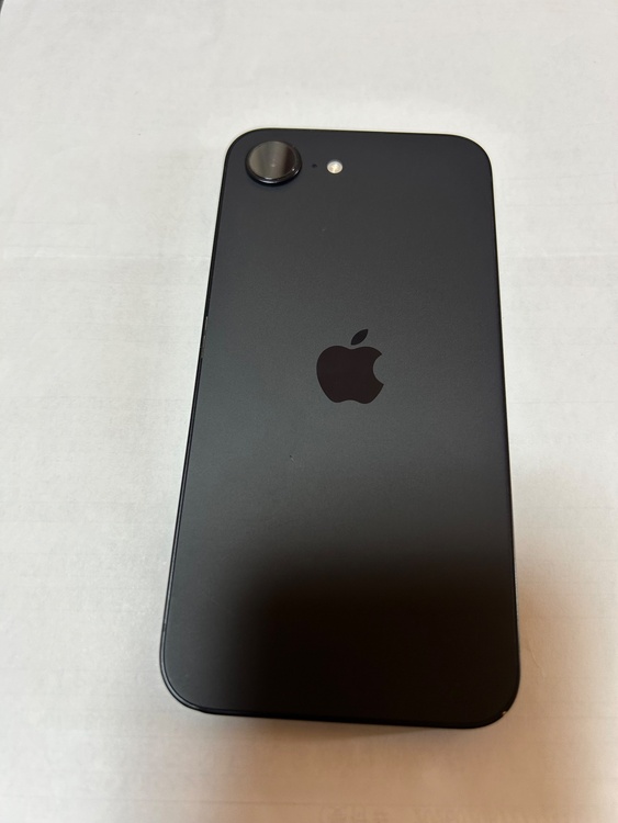 iPhone iPhone 16e 128GB SIMフリー（スマホ）の商品画像 - 査定依頼日：2026年8月26日 - 最高査定価格：67,000円