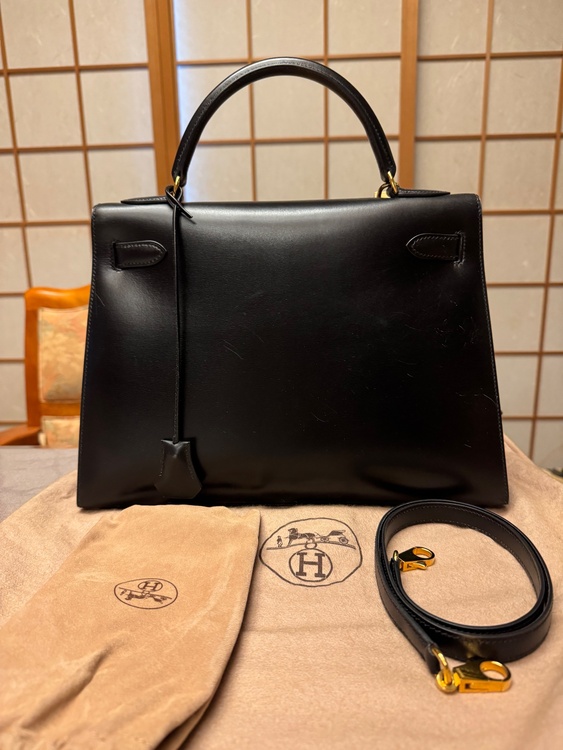  黒ケリーバッグ32cm （ブランドバッグ）の商品画像 - 査定依頼日：2025年12月16日 - 最高査定価格：1,250,000円