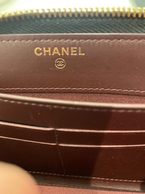 ロングジップウォレット（ブランド財布・小物）の商品画像 - 査定依頼日：2025年2月8日 - 最高査定価格：70,000円