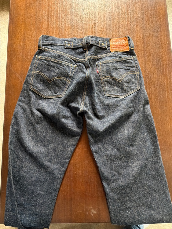 リーバイスジーンズ　37501-0117（古着・ファッション）の商品画像 - 査定依頼日：2025年10月21日 - 最高査定価格：2,000円