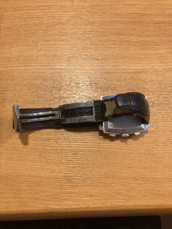 タグホイヤーモナコCW2111（高級時計）の商品画像 - 査定依頼日：2023年8月19日 - 最高査定価格：230,000円