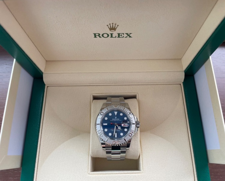 ヨットマスター40 ブルー文字盤（高級時計）の商品画像 - 査定依頼日：2025年6月19日 - 最高査定価格：1,900,000円