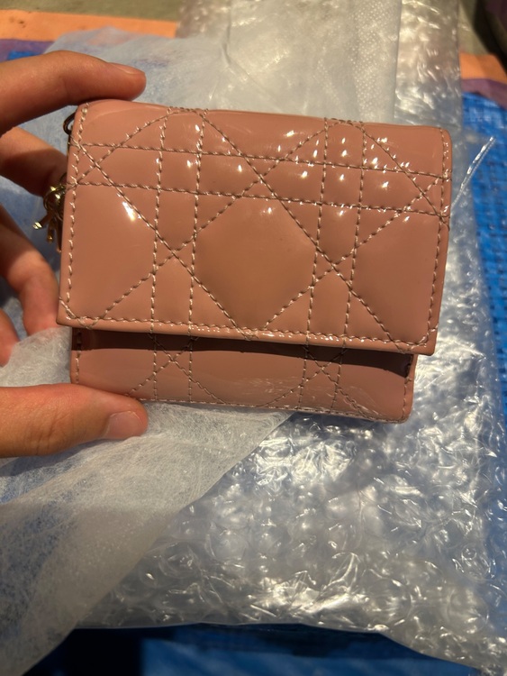 レディディオール ロータスウォレット（ブランド財布・小物）の商品画像 - 査定依頼日：2025年6月23日 - 最高査定価格：13,000円