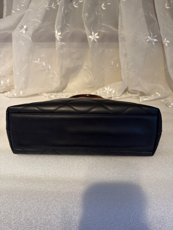 マトラッセ　ウッドハンドル（ブランドバッグ）の商品画像 - 査定依頼日：2026年4月14日 - 最高査定価格：140,000円