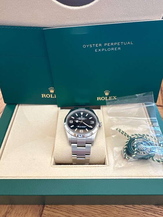 ロレックス エクスプローラー 12427（高級時計）の商品画像 - 査定依頼日：2025年4月15日 - 最高査定価格：1,200,000円