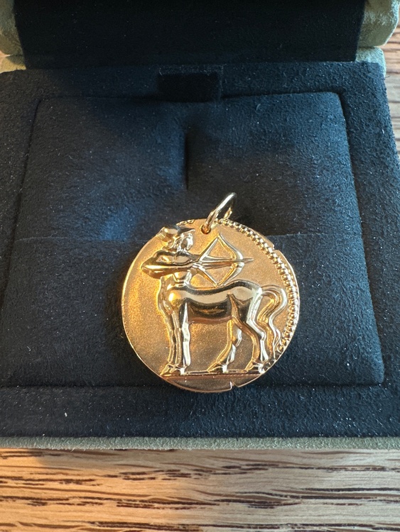 ゾディアック メダル サジタリィ (射手座)　ペンダントトップのみ（金・貴金属）の商品画像 - 査定依頼日：2025年12月19日 - 最高査定価格：320,000円