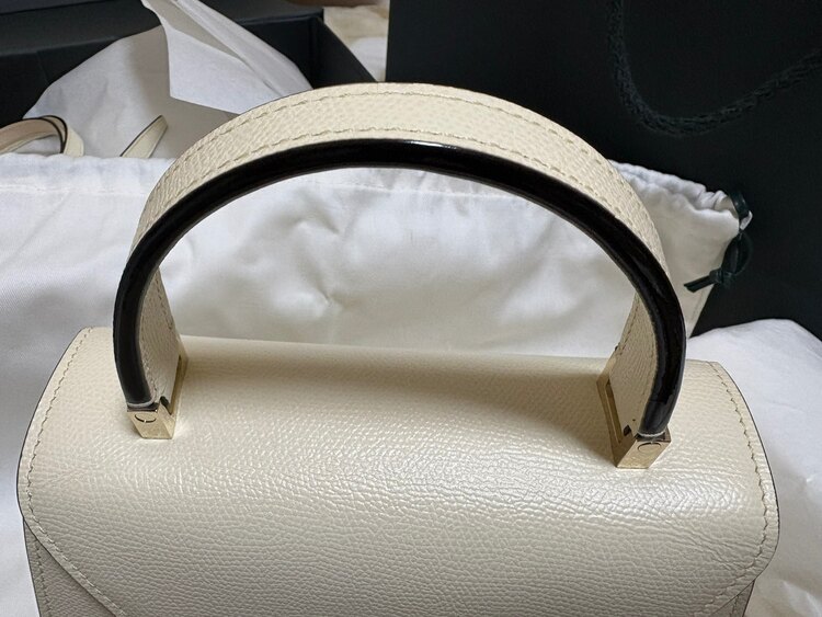 ヴァレクストラ  （ブランドバッグ）の商品画像 - 査定依頼日：2025年3月19日 - 最高査定価格：130,000円