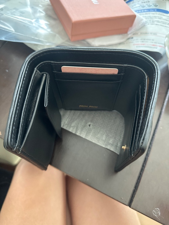 ミュウミュウ  （ブランドバッグ）の商品画像 - 査定依頼日：2025年12月26日 - 最高査定価格：35,000円