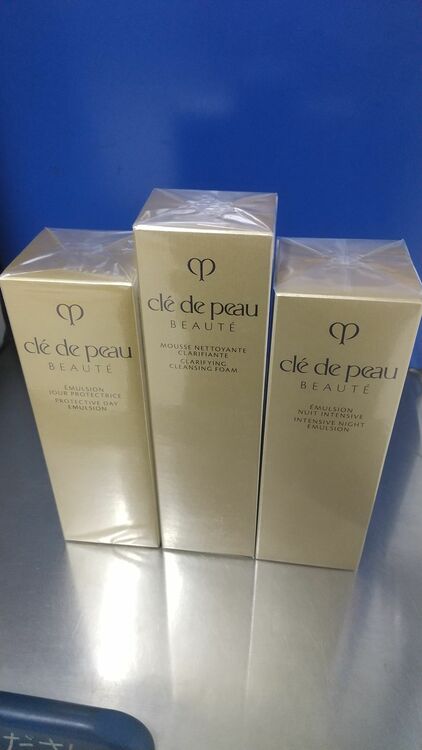 クレ・ド・ポーボーテ エマルジョンアンタンシヴ ニュイ（コスメ・美容・健康器具）の商品画像 - 査定依頼日：2025年9月11日 - 最高査定価格：2,000円