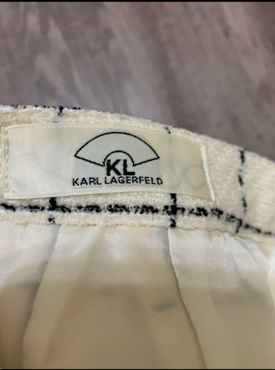 カールラガーフェルドのスカートスーツ（古着・ファッション）の商品画像 - 査定依頼日：2025年6月12日 - 最高査定価格：2,000円