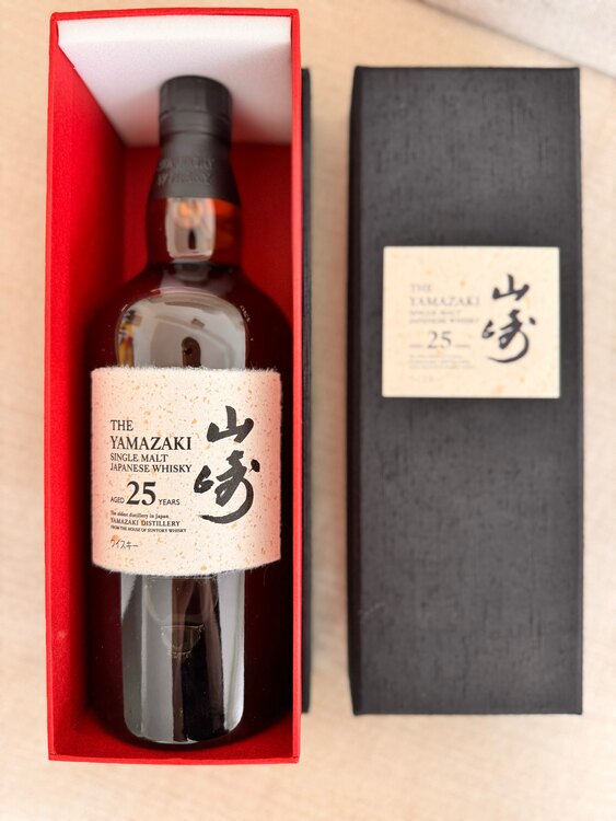 ウイスキー サントリー山崎 （お酒）の商品画像 - 査定依頼日：2025年4月28日 - 最高査定価格：850,000円