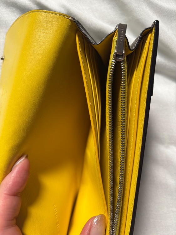 長財布（ブランド財布・小物）の商品画像 - 査定依頼日：2025年12月17日 - 最高査定価格：3,000円