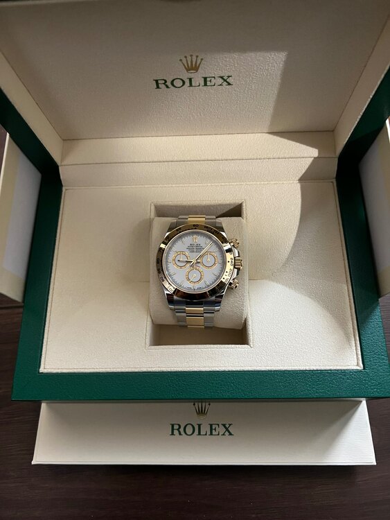 白デイトナコンビ（高級時計）の商品画像 - 査定依頼日：2025年2月10日 - 最高査定価格：3,800,000円