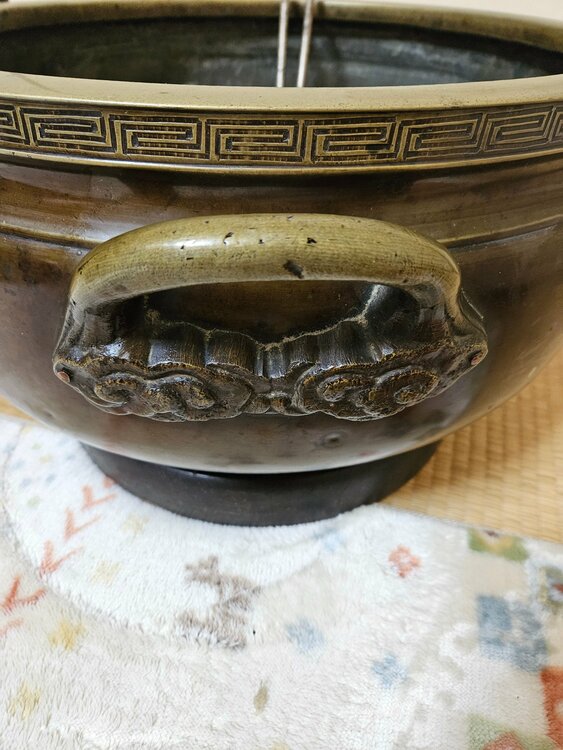 火鉢（美術品・骨董品）の商品画像 - 査定依頼日：2026年8月8日 - 最高査定価格：3,000円