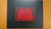 草間彌生赤い南瓜アクリル画16☓23センチ（美術品・骨董品）の商品画像 - 査定依頼日：2026年5月1日 - 最高査定価格：1,000,000円