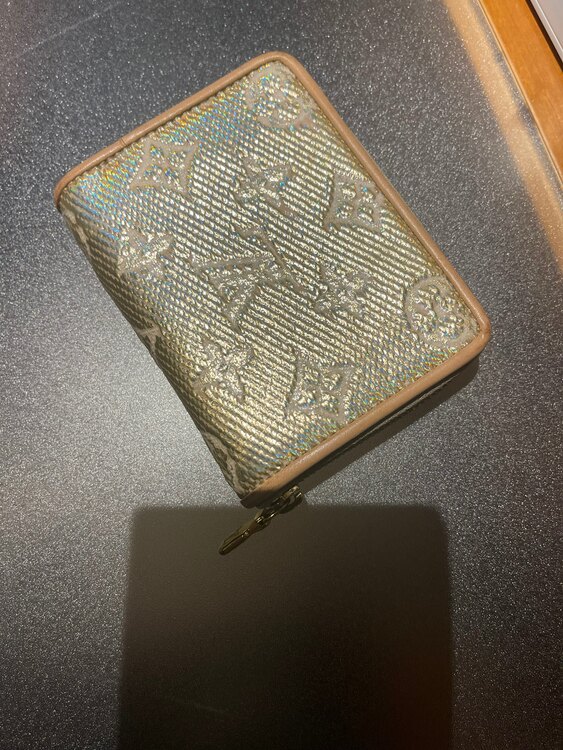 ルイヴィトン ジッピー・コインパース 小銭（ブランド財布・小物）の商品画像 - 査定依頼日：2025年1月16日 - 最高査定価格：28,000円