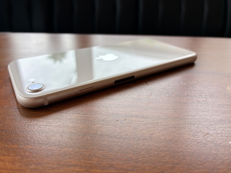 iPhone iPhone SE (第 3 世代) 64GB SIMフリー（スマホ）の商品画像 - 査定依頼日：2026年9月16日 - 最高査定価格：100,000円