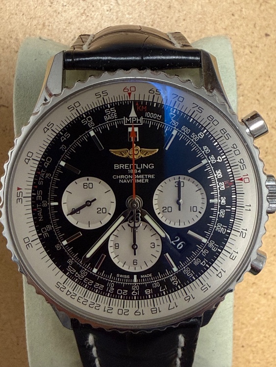 ブライトリング ナビタイマー 型番AB0127       時計番号　3201754（高級時計）の商品画像 - 査定依頼日：2026年1月26日 - 最高査定価格：610,000円