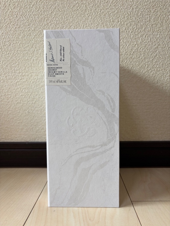 デュワーズ21年ミズナラ500ml（お酒）の商品画像 - 査定依頼日：2026年3月30日 - 最高査定価格：9,000円