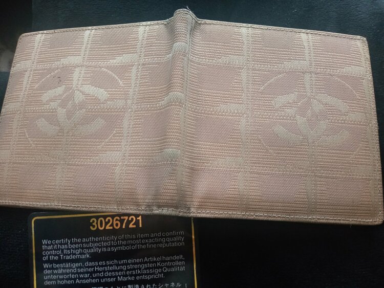 折りたたみ財布（ブランド財布・小物）の商品画像 - 査定依頼日：2026年3月26日 - 最高査定価格：10,000円