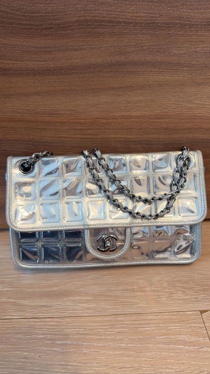 チェーンバッグ（ブランドバッグ）の商品画像 - 査定依頼日：2025年10月7日 - 最高査定価格：400,000円