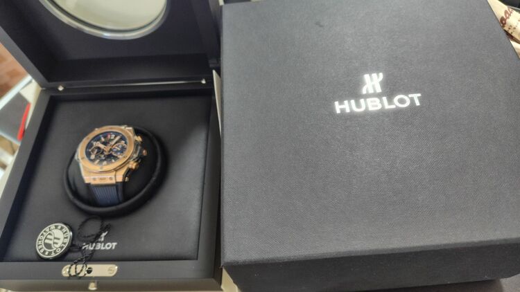 ビッグバンウニコ キングゴールド ブルー（高級時計）の商品画像 - 査定依頼日：2025年8月28日 - 最高査定価格：2,500,000円