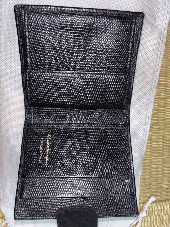 黒財布（ブランド財布・小物）の商品画像 - 査定依頼日：2025年6月15日 - 最高査定価格：1,000円