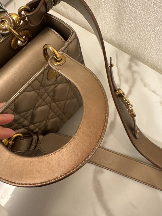 レディディオール（ブランドバッグ）の商品画像 - 査定依頼日：2025年3月5日 - 最高査定価格：300,000円