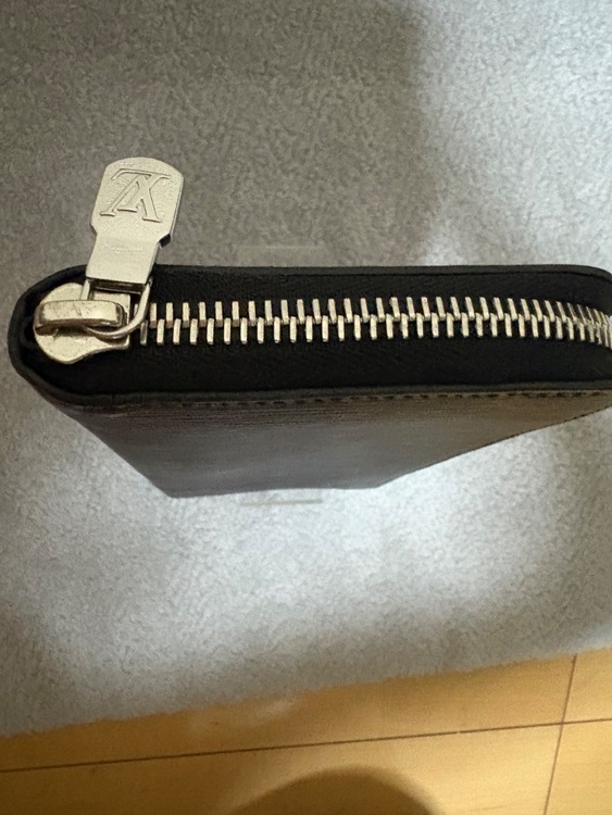 ジッピーウォレットヴェルティカルエピ（ブランド財布・小物）の商品画像 - 査定依頼日：2025年8月28日 - 最高査定価格：15,000円