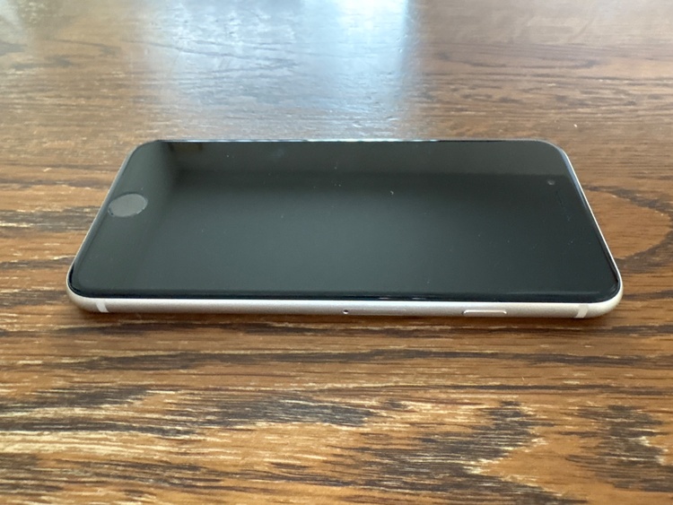 iPhone SE3（スマホ）の商品画像 - 査定依頼日：2026年3月22日 - 最高査定価格：20,000円