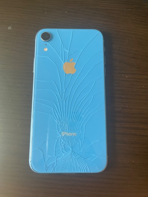 iPhoneXR 64GB au（スマホ）の商品画像 - 査定依頼日：2026年3月23日 - 最高査定価格：8,000円
