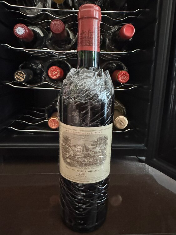 ワイン シャトーラフィットロートシルト （お酒）の商品画像 - 査定依頼日：2025年4月27日 - 最高査定価格：180,000円