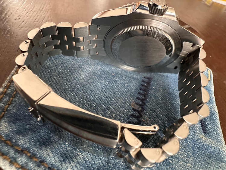 ロレックス GMTマスター 126710（高級時計）の商品画像 - 査定依頼日：2026年3月30日 - 最高査定価格：3,050,000円