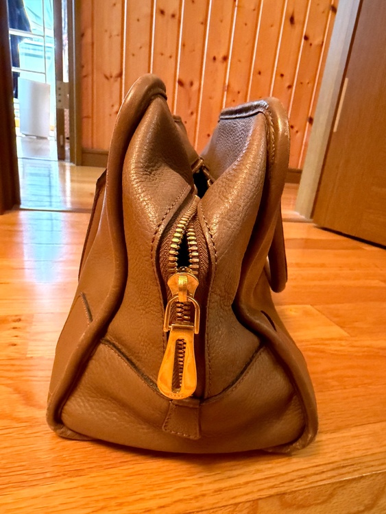 ロエベアマソナ　ブラウン　レザー　ゴールド金具（ブランドバッグ）の商品画像 - 査定依頼日：2026年4月19日 - 最高査定価格：60,000円