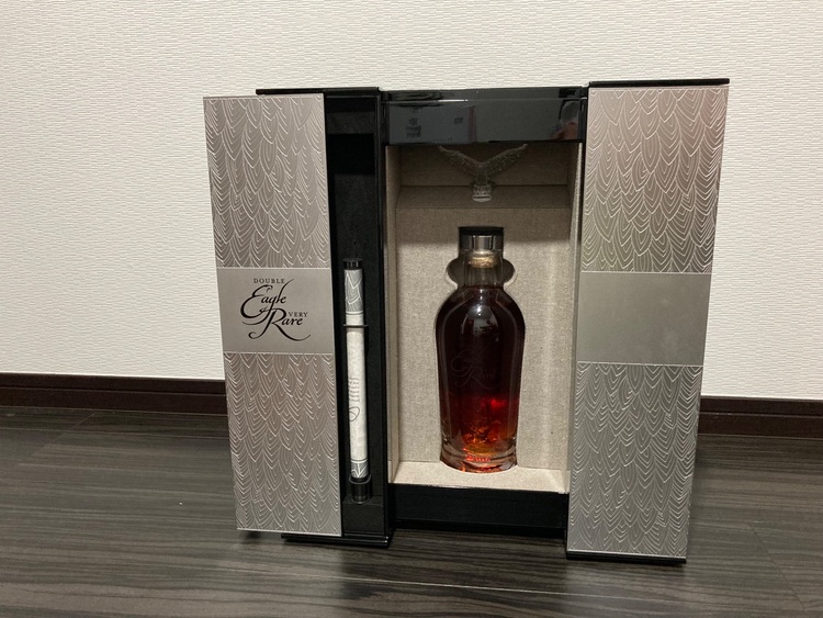 ダブルイーグルベリーレア20年（お酒）の商品画像 - 査定依頼日：2025年9月26日 - 最高査定価格：735,000円