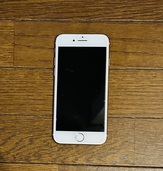 iPhone8 64GB au（スマホ）の商品画像 - 査定依頼日：2026年5月19日 - 最高査定価格：3,500円
