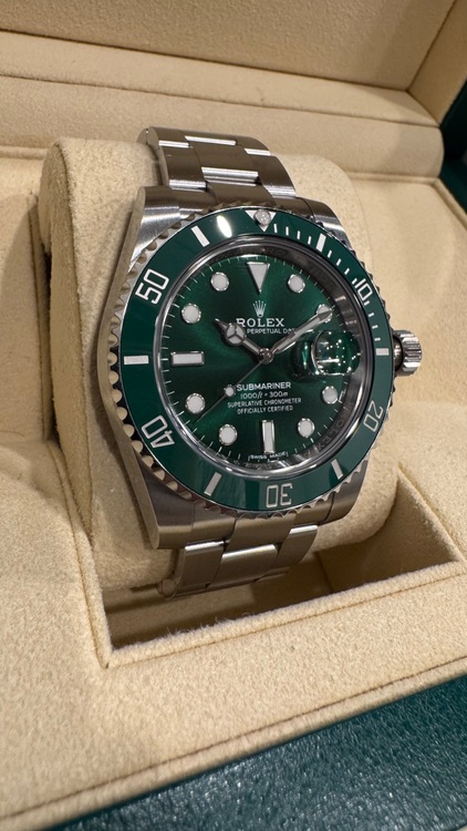 ロレックス　サブマリーナ　116610LV（高級時計）の商品画像 - 査定依頼日：2025年7月6日 - 最高査定価格：2,550,000円