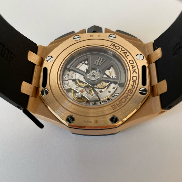 ロイヤルオークオフショア（高級時計）の商品画像 - 査定依頼日：2025年1月27日 - 最高査定価格：4,900,000円